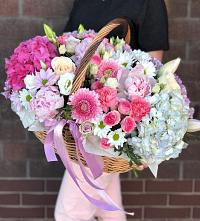 Композиция солнечный день в Богатых Сабах Цветочная композиция из Розы, Хризантемы, Пионы и Лизиантусы в корзине в Богатых Сабах
