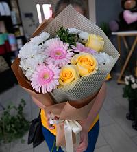 Букет цветов из:  Герберы, Розы и Хризантемы в Богатых Сабах